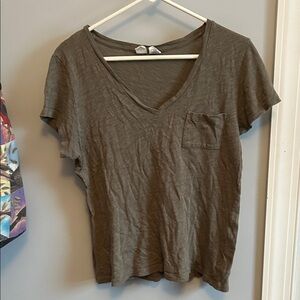 Artisan NY t shirt, green, v neck, tag: large more like a medium